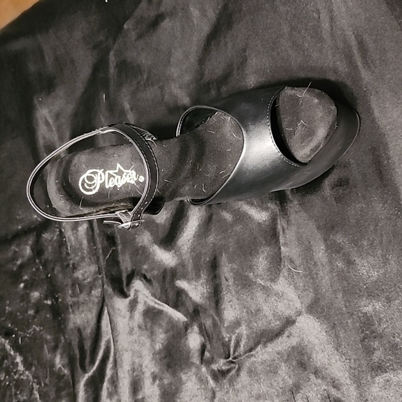 Black pleasers - Picture 2 of 3